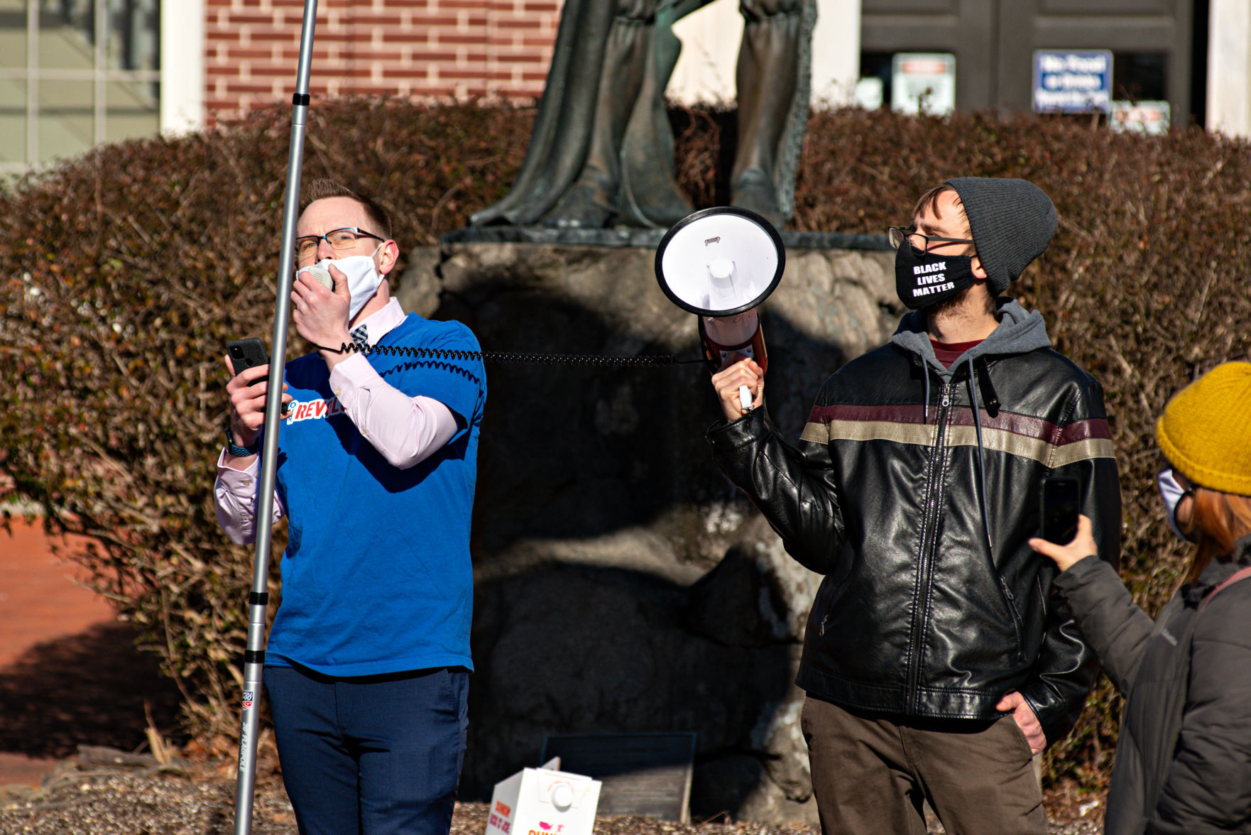 011021_nws_vandrewprotest